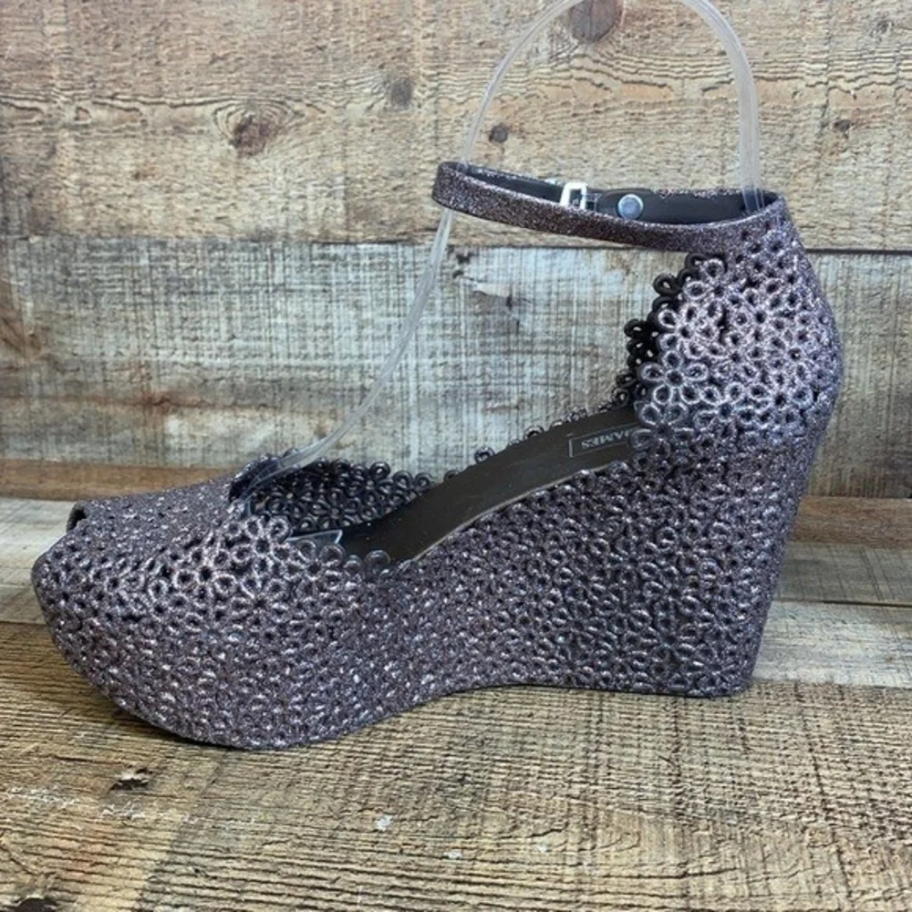 Victoria Adames Tuscany Pumps Womens Size 37 6 Silver Red Glitter Platform Wedge